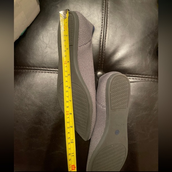 Rothys gray Point  flats shoes 6 6.5 w8.5 $155  slippers - Picture 9 of 9